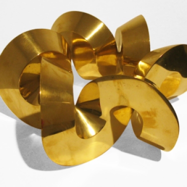 Sebastian, Variación trivial, 2014, bronce pulido, 13 x 28.5 x 28.5 cm